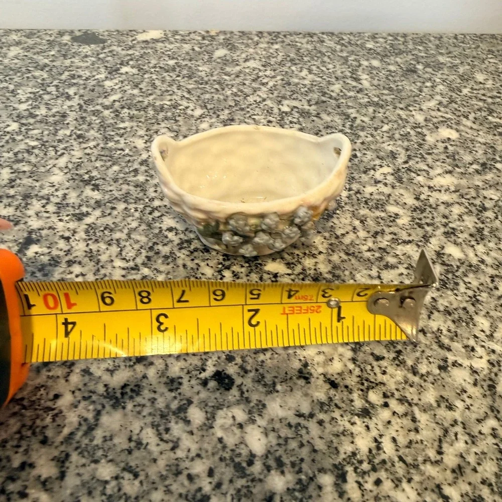 Unbranded vanity relief